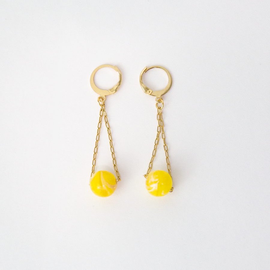 Colias Vintage Yellow Marble Beaded Paperclip Chain Huggie Earrings