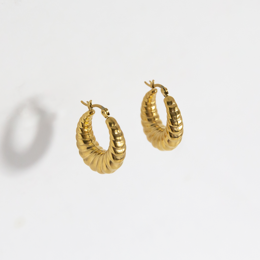 Gianni Croissant Hoop Earrings in Gold