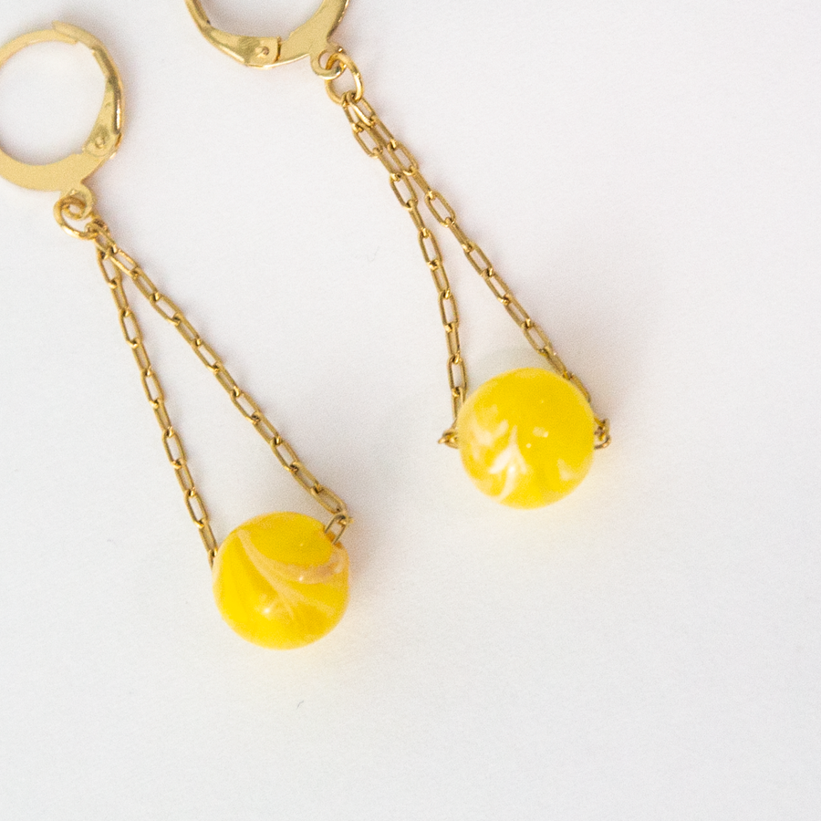 Colias Vintage Yellow Marble Beaded Paperclip Chain Huggie Earrings